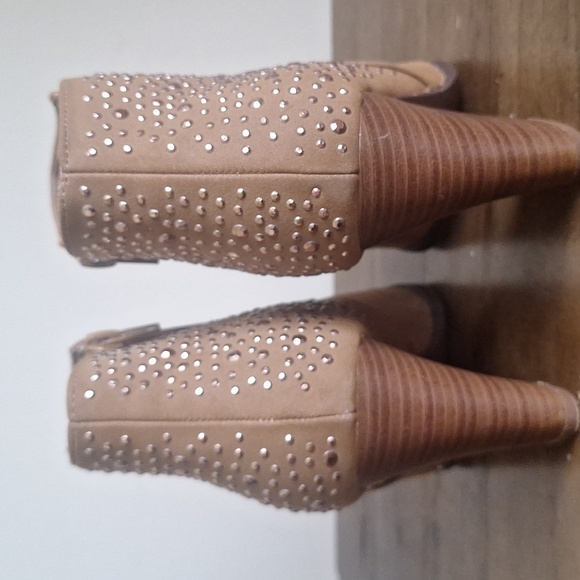 Studded Tan Ankle Boots Size 6M - Picture 4 of 9